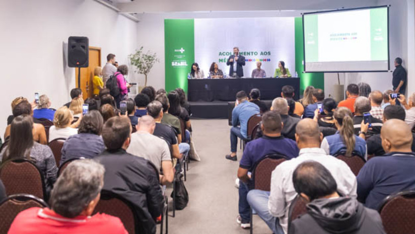 Imagem 1 - Ministério da Saúde aumentará número de médicos nos Distritos Sanitários Especiais de Saúde Indígena. A ação será alcançada com o chamamento de 117 intercambistas — médicos brasileiros formados no exterior — do Projeto Mais Médicos para o Brasil. Eles serão distribuídos em 29 Distritos Sanitários Especiais de Saúde Indígena (Dsei), sendo 14 para o território Yanomami, que enfrenta uma situação de Emergência de Saúde Pública de Importância Nacional. Imagem 1 - Ministério da Saúde aumentará número de médicos nos Distritos Sanitários Especiais de Saúde Indígena. A ação será alcançada com o chamamento de 117 intercambistas — médicos brasileiros formados no exterior — do Projeto Mais Médicos para o Brasil. Eles serão distribuídos em 29 Distritos Sanitários Especiais de Saúde Indígena (Dsei), sendo 14 para o território Yanomami, que enfrenta uma situação de Emergência de Saúde Pública de Importância Nacional.
