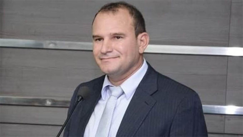 Imagem 1 - O CAUC é considerado o "SERASA" das Prefeituras. No caso de Umarizal, haviam dívidas de mais de R$ 1,4 milhão com órgãos federais e mais de R$ 800 mil com a CAERN. “Essas dívidas impediram Umarizal de crescer ainda mais, pois diversos recursos deixaram de chegar ao nosso municípios por esse motivo. Hoje vivemos um novo momento em nossa cidade e nosso compromisso é de construir uma Umarizal ainda melhor”, explica o prefeito Raimundo Pezão. Imagem 1 - O CAUC é considerado o "SERASA" das Prefeituras. No caso de Umarizal, haviam dívidas de mais de R$ 1,4 milhão com órgãos federais e mais de R$ 800 mil com a CAERN. “Essas dívidas impediram Umarizal de crescer ainda mais, pois diversos recursos deixaram de chegar ao nosso municípios por esse motivo. Hoje vivemos um novo momento em nossa cidade e nosso compromisso é de construir uma Umarizal ainda melhor”, explica o prefeito Raimundo Pezão.