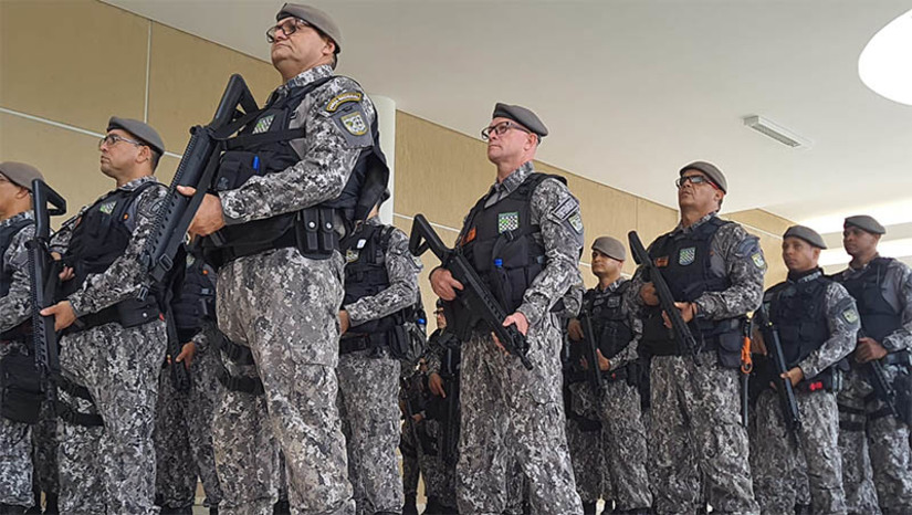 Imagem 1 - Fátima anuncia e Allyson confirma chegada de reforços da Força Nacional e PM do Ceará, em Mossoró. O prefeito Allyson Bezerra confirmou que recebeu uma ligação e retorno da governadora Fátima Bezerra, com a informação de que até amanhã (17), estarão chegando à cidade de Mossoró policiais da Força Nacional e da Polícia Militar do Estado do Ceará, para atuarem na garantia da lei e da ordem, diantes dos ataques criminosos quem vem acontecendo no estado do Rio Grande do Norte desde a madrugada da terça-feira (14). A informação também foi confirmada por meio das redes da governadora. Imagem 1 - Fátima anuncia e Allyson confirma chegada de reforços da Força Nacional e PM do Ceará, em Mossoró. O prefeito Allyson Bezerra confirmou que recebeu uma ligação e retorno da governadora Fátima Bezerra, com a informação de que até amanhã (17), estarão chegando à cidade de Mossoró policiais da Força Nacional e da Polícia Militar do Estado do Ceará, para atuarem na garantia da lei e da ordem, diantes dos ataques criminosos quem vem acontecendo no estado do Rio Grande do Norte desde a madrugada da terça-feira (14). A informação também foi confirmada por meio das redes da governadora.