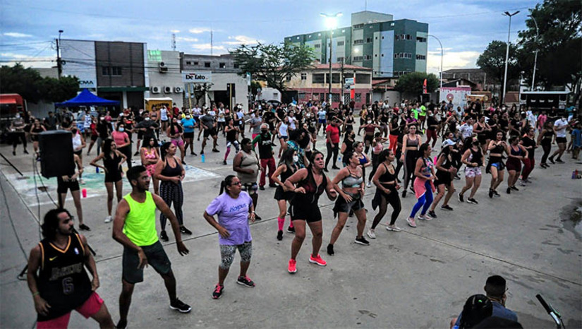 Imagem 1 -  Prefeitura de Mossoró suspende atividades do “Viva Rio Branco” neste final de semana. Não haverá aula de dança e nem quaisquer outras atividades integrantes do projeto, inclusive a interdição do circuito e das ruas em seu entorno. A suspensão neste fim de semana acontece visando manter a integridade dos equipamentos públicos e segurança de colaboradores e população em geral. Além do “Viva Rio Branco”, também estarão suspensos neste fim de semana os projetos sociais “Kyou”, de jiu-jítsu, “Karatê Do” e “Karatê para Todos”, realizados por entidades parceiras da Semej, no Ginásio Pedro Ciarlini.