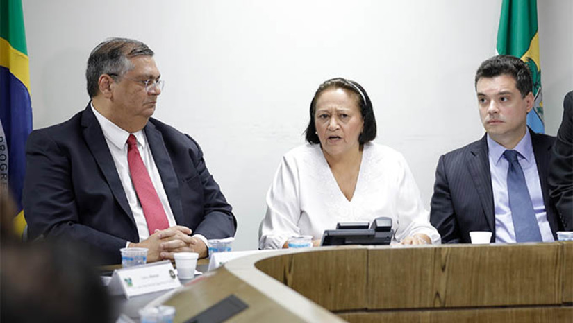 Imagem 1 - O Governo federal assume obras e libera recursos para investimentos pela gestão estadual. Serão R$ 20 milhões para aluguel e aquisição de veículos, armamento e equipamentos para as polícias militar e civil, Itep e Corpo de Bombeiros Militar, e para custeio. Os investimentos já em curso pelo Governo do Estado na construção da sede própria do ITEP, no Complexo da Polícia Civil e na unidade de Cavalaria da PM, serão assumidos pelo Governo Federal. Isto possibilita a disponibilidade de cerca de R$ 80 milhões para execução pela gestão estadual no fortalecimento do sistema e enfrentamento da crise de violência. Imagem 1 - O Governo federal assume obras e libera recursos para investimentos pela gestão estadual. Serão R$ 20 milhões para aluguel e aquisição de veículos, armamento e equipamentos para as polícias militar e civil, Itep e Corpo de Bombeiros Militar, e para custeio. Os investimentos já em curso pelo Governo do Estado na construção da sede própria do ITEP, no Complexo da Polícia Civil e na unidade de Cavalaria da PM, serão assumidos pelo Governo Federal. Isto possibilita a disponibilidade de cerca de R$ 80 milhões para execução pela gestão estadual no fortalecimento do sistema e enfrentamento da crise de violência.