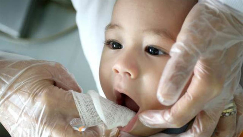 Imagem 1 - Dia Mundial da Saúde Bucal: dentista orienta sobre os cuidados desde os primeiros meses de vida. Nesta segunda-feira, 20 de março, é celebrado o Dia Mundial da Saúde Bucal. Riana Bringel, dentista do Havida Interodonto, compartilha dicas para cuidar bem do sorriso desde os primeiros meses de vida: "A mãe, após a amamentação, ou a tomada do leite, deve utilizar uma gaze umedecida para higienizar a gengiva do bebê”. Imagem 1 - Dia Mundial da Saúde Bucal: dentista orienta sobre os cuidados desde os primeiros meses de vida. Nesta segunda-feira, 20 de março, é celebrado o Dia Mundial da Saúde Bucal. Riana Bringel, dentista do Havida Interodonto, compartilha dicas para cuidar bem do sorriso desde os primeiros meses de vida: "A mãe, após a amamentação, ou a tomada do leite, deve utilizar uma gaze umedecida para higienizar a gengiva do bebê”.