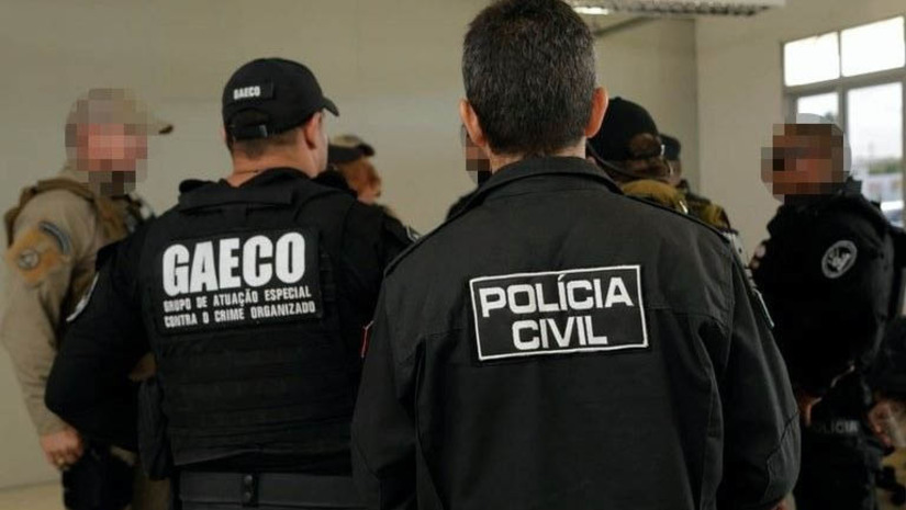 Imagem 1 -  Polícia apreende adolescente que emitia falsos “salves” para ataques no RN e na Paraíba. A apreensão aconteceu na manhã desta quinta-feira (23), em Nova Floresta, na Paraíba. O MPRN, o MPPB e a Polícia Civil da Paraíba identificaram a origem das mensagens e deflagraram a operação Domo. Objetos eletrônicos utilizados pelo suspeito foram apreendidos. O adolescente já foi encaminhado para ser ouvido pela Polícia Civil. A Justiça da Paraíba deverá determinar o local onde ele ficará recolhido.