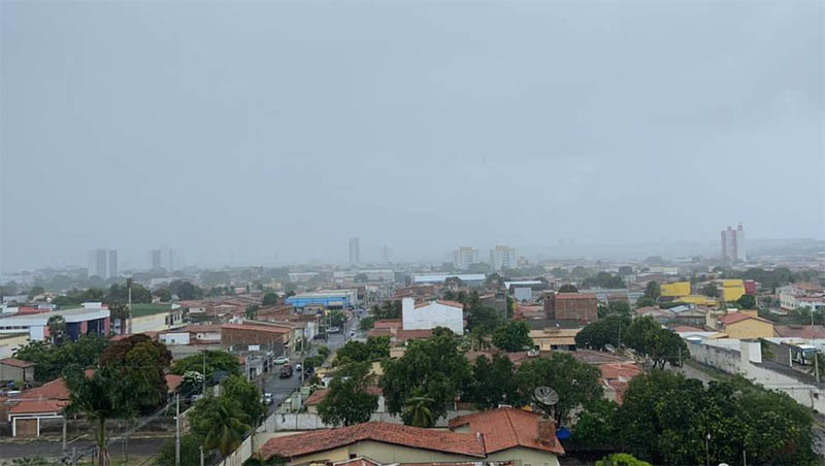 Imagem 1 -  RN deve registrar chuvas em todas as regiões neste final de semana. De acordo com o setor de meteorologia da Empresa de Pesquisa Agropecuária do RN (Emparn), a ocorrência de chuvas se deve a atuação da Zona de Convergência Intertropical que atua no território potiguar e é o principal sistema meteorológico que traz chuvas para o Nordeste. As temperaturas chegarão na média dos 22°C durante as madrugadas e a média dos 32°C durante as tardes. No interior, as mínimas poderão chegar aos 20°C e máximas aos 34°C. 