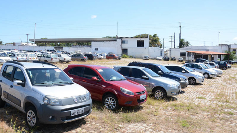 Imagem 1 - Detran/RN realiza leilão de 60 veículos e 40 sucatas nesta quinta-feira, 30. O leilão será exclusivamente online, pelo site do Lance Certo Leilões. A visita aos itens está liberada nestas terça-feira (28) e quarta-feira (29), no horário das 8h às 16h, no Pátio credenciado ao Detran, localizado na Avenida Ruy Pereira dos Santos, Nº 2565, Bairro Olho D’agua, em São Gonçalo do Amarante/RN. As fotos dos ítens que serão leiloados também podem ser conferidas no site do leiloeiro. Os interessados na arrematação de sucatas deverão estar devidamente cadastrados no site, como Pessoa Jurídica. Imagem 1 - Detran/RN realiza leilão de 60 veículos e 40 sucatas nesta quinta-feira, 30. O leilão será exclusivamente online, pelo site do Lance Certo Leilões. A visita aos itens está liberada nestas terça-feira (28) e quarta-feira (29), no horário das 8h às 16h, no Pátio credenciado ao Detran, localizado na Avenida Ruy Pereira dos Santos, Nº 2565, Bairro Olho D’agua, em São Gonçalo do Amarante/RN. As fotos dos ítens que serão leiloados também podem ser conferidas no site do leiloeiro. Os interessados na arrematação de sucatas deverão estar devidamente cadastrados no site, como Pessoa Jurídica.