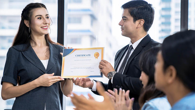 Imagem 1 - Medicina Preventiva da Hapvida NotreDame Intermédica recebe certificação de órgão canadense . A companhia é a única na América Latina a receber o selo Padrão Diamante da QMentum International Accredition. O prêmio avalia os serviços de saúde e é aplicada em mais de 30 países, com uma metodologia que monitora os padrões de alto desempenho de qualidade e segurança. A avaliação aconteceu entre os meses de setembro e outubro de 2022 e o resultado foi divulgado em dezembro. Desde 2019, quando recebeu a primeira certificação, a Companhia continua sendo contemplada, anualmente, com o selo. Imagem 1 - Medicina Preventiva da Hapvida NotreDame Intermédica recebe certificação de órgão canadense . A companhia é a única na América Latina a receber o selo Padrão Diamante da QMentum International Accredition. O prêmio avalia os serviços de saúde e é aplicada em mais de 30 países, com uma metodologia que monitora os padrões de alto desempenho de qualidade e segurança. A avaliação aconteceu entre os meses de setembro e outubro de 2022 e o resultado foi divulgado em dezembro. Desde 2019, quando recebeu a primeira certificação, a Companhia continua sendo contemplada, anualmente, com o selo.