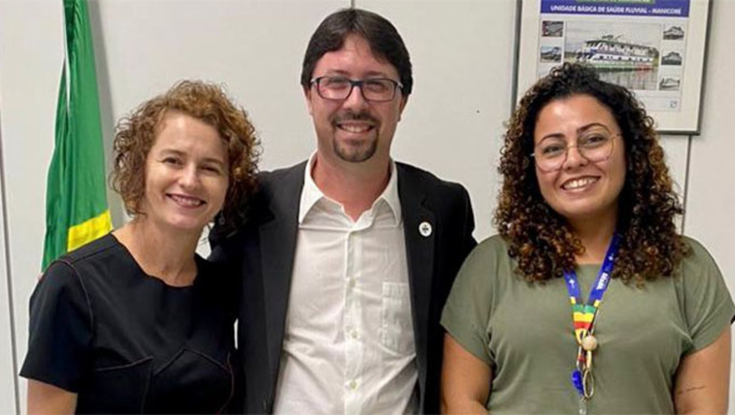 Imagem 1 -  O edital do Mais Médicos será lançado na próxima semana priorizando médicos brasileiros nas vagas que não foram preenchidas no último edital. Na ocasião a deputada colocou a necessidade de Mossoró ser priorizada no processo de ampliação do Mais Médicos.   “O Mais Médicos existe para suprir uma grande lacuna do atendimento básico de saúde no Brasil. Em Mossoró existe uma necessidade que precisa ser suprida, especialmente na zona rural. Diante da oportunidade fiz a solicitação para que o serviço de saúde de Mossoró consiga reforço para atender realmente a demanda da população”, disse a deputada. 
