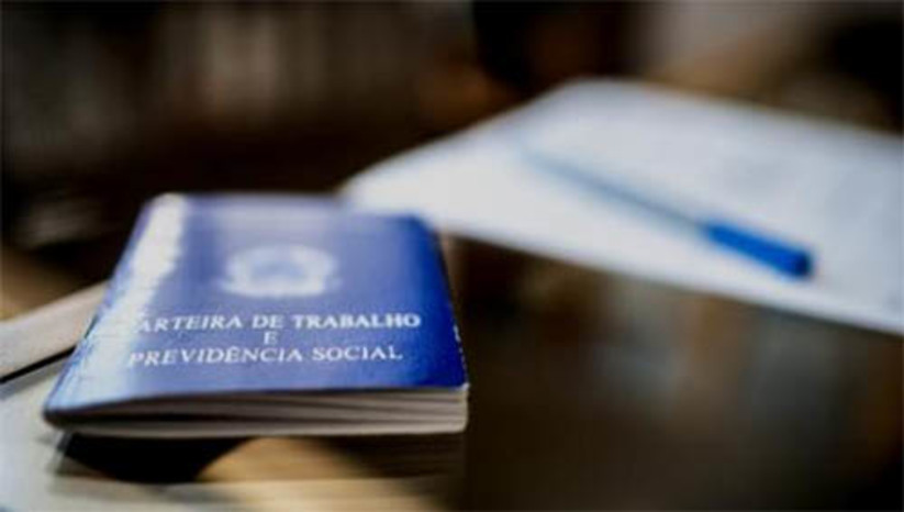 Imagem 1 -  Taxa de desemprego cresce no primeiro trimestre de 2023 e número de desocupados chega 9,2 milhões de pessoas. Os dados são da Pesquisa Nacional por Amostra de Domicílios Contínua (Pnad Contínua), divulgada hoje (31) pelo IBGE. “No trimestre encerrado em fevereiro, esse aumento da desocupação ocorreu após seis trimestres de quedas significativas seguidas, que foram muito influenciadas pela recuperação do trabalho no pós-pandemia. Voltar a ter crescimento da desocupação nesse período pode sinalizar o retorno à sazonalidade característica do mercado de trabalho. Se olharmos retrospectivamente, na série histórica da pesquisa, todos os trimestres móveis encerrados em fevereiro são marcados pela expansão da desocupação, com exceção de 2022”, explica a coordenadora de Trabalho e Rendimento do IBGE, Adriana Beringuy.