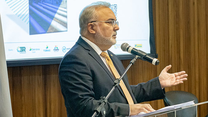 Imagem 1 - Jean Paul Prates já havia se pronunciado sobre a questão no dia 8 de março e reforço neste sábado, dia 2, após tomar conhecimento de mais casos de assédio dentro da companhia. Reuniu gerentes executivos e exigiu medidas urgentes para combater, com rigor e celeridade os casos de assédio, constrangimento e violência motivada por gênero. "Em breve divulgaremos à nossa força de trabalho novas medidas de fortalecimento da prevenção e combate ao assédio.", diz Jean Paul Prates em carta aos servidores. Imagem 1 - Jean Paul Prates já havia se pronunciado sobre a questão no dia 8 de março e reforço neste sábado, dia 2, após tomar conhecimento de mais casos de assédio dentro da companhia. Reuniu gerentes executivos e exigiu medidas urgentes para combater, com rigor e celeridade os casos de assédio, constrangimento e violência motivada por gênero. "Em breve divulgaremos à nossa força de trabalho novas medidas de fortalecimento da prevenção e combate ao assédio.", diz Jean Paul Prates em carta aos servidores.