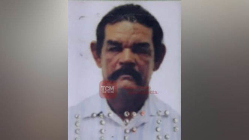 Imagem 1 - DHPP elucida latrocínio de agricultor que teve o sítio invadido, na zona rural de Mossoró. Francisco Serafim da Costa, de 68 anos, conhecido como “Senhor Bigode” foi assassinado a tiros no dia 2 de junho de 2022. De acordo com a Delegada Cristiane Magalhães, as investigações apontaram para a participação de Francisco Messias Ferreira Silveira no crime. O mesmo já se encontra preso na penitenciária Agrícola Mário Negócio. O suspeito foi reconhecido por testemunhas, que foram vítimas de um roubo praticado pouco antes da invasão no Sítio São Francisco, de propriedade da vítima do latrocínio, localizada na Comunidade Tabuleiro Alto, zona rural de Mossoró. Imagem 1 - DHPP elucida latrocínio de agricultor que teve o sítio invadido, na zona rural de Mossoró. Francisco Serafim da Costa, de 68 anos, conhecido como “Senhor Bigode” foi assassinado a tiros no dia 2 de junho de 2022. De acordo com a Delegada Cristiane Magalhães, as investigações apontaram para a participação de Francisco Messias Ferreira Silveira no crime. O mesmo já se encontra preso na penitenciária Agrícola Mário Negócio. O suspeito foi reconhecido por testemunhas, que foram vítimas de um roubo praticado pouco antes da invasão no Sítio São Francisco, de propriedade da vítima do latrocínio, localizada na Comunidade Tabuleiro Alto, zona rural de Mossoró.