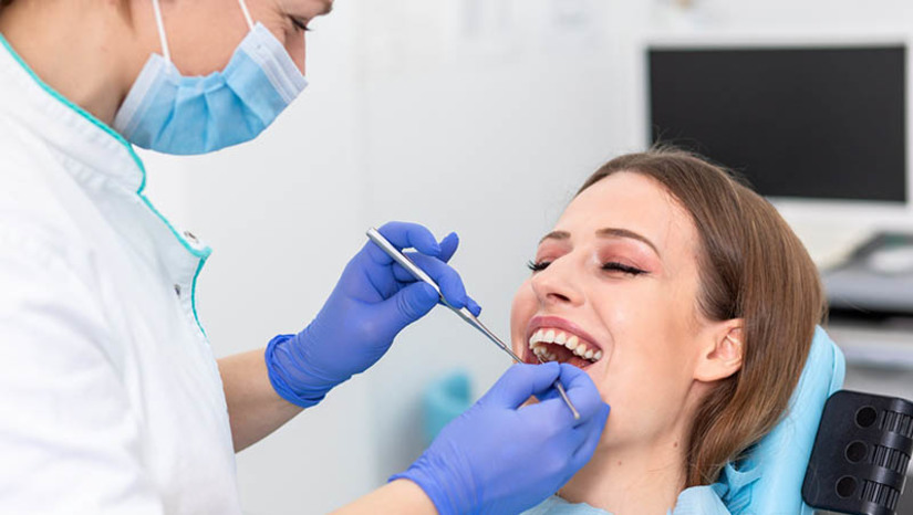 Imagem 1 - Saúde Bucal: Grupo Hapvida NotreDame Intermédica investe no acesso de forma integrada e benéfica para usuários e prestadores. Para se ter uma dimensão do quão importante é falar sobre as doenças bucais, segundo dados da Organização Mundial de Saúde (OMS), elas afetam cerca de 3,5 bilhões de pessoas no mundo. No Brasil, a busca por esse tipo de cuidado vem crescendo ano após ano. De acordo com a Agência Nacional de Saúde Suplementar (ANS), entre janeiro de 2022 e janeiro de 2023, o país ganhou mais de 2 milhões de novos beneficiários em planos odontológicos, com um crescimento dividido entre os 27 estados brasileiros, sem exceção. Imagem 1 - Saúde Bucal: Grupo Hapvida NotreDame Intermédica investe no acesso de forma integrada e benéfica para usuários e prestadores. Para se ter uma dimensão do quão importante é falar sobre as doenças bucais, segundo dados da Organização Mundial de Saúde (OMS), elas afetam cerca de 3,5 bilhões de pessoas no mundo. No Brasil, a busca por esse tipo de cuidado vem crescendo ano após ano. De acordo com a Agência Nacional de Saúde Suplementar (ANS), entre janeiro de 2022 e janeiro de 2023, o país ganhou mais de 2 milhões de novos beneficiários em planos odontológicos, com um crescimento dividido entre os 27 estados brasileiros, sem exceção.