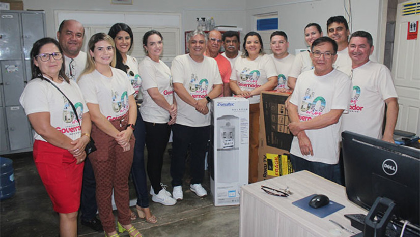 Imagem 1 -  Nesta terça-feira (04), o prefeito Dr. Artur Vale iniciou a entrega de diversos eletrodomésticos para as unidades de ensino, com visitas ao Centro Municipal de Educação Infantil Professora Raimunda Soares de Freitas (CMEI), Escola Municipal Educandário Dixseptiense e Escola Municipal Isaura Rosado.