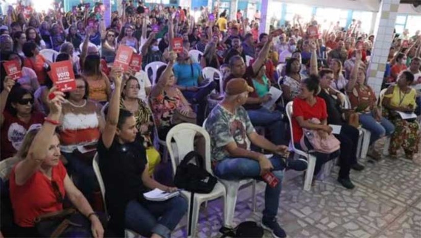 Imagem 1 - Sindicato e Governo do estado chegaram a um acordo em relação a última proposta oferecida pelo executivo esatdual. O Executivo concordou com a atualização salarial de 14,95% para todos que ganham abaixo do piso a partir de maio. Para os que ganham acima do piso, o Estado sugeriu implementar o reajuste de forma parcelada: 7,21% para abril, 3,61% em agosto e 3,49% em dezembro. O SINTE/RN informa que as aulas já retornam nesta quinta-feira (13) em todo estado Imagem 1 - Sindicato e Governo do estado chegaram a um acordo em relação a última proposta oferecida pelo executivo esatdual. O Executivo concordou com a atualização salarial de 14,95% para todos que ganham abaixo do piso a partir de maio. Para os que ganham acima do piso, o Estado sugeriu implementar o reajuste de forma parcelada: 7,21% para abril, 3,61% em agosto e 3,49% em dezembro. O SINTE/RN informa que as aulas já retornam nesta quinta-feira (13) em todo estado