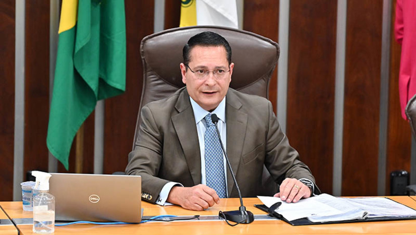 Imagem 1 -  Ezequiel Ferreira solicita série de melhorias para cidades da região Oeste. Entre as solicitações feitas pelo presidente da Assembleia Legislativa do RN, o aumento do efetivo policial e um estudo de viabilidade para a execução do saneamento básico nas ruas de Apodi; reforma de escola estadual, no municípios e Areia Branca; perfuração e instalação de poços, em Alto do Rodrigues; além de envio de viaturas policiais e o aumento do efetivo de Major Sales e Martins; veja outras solicitações do parlamentar.