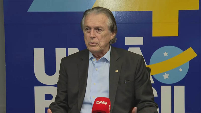 Imagem 1 -  [COLUNA ESPLANADA] Presidente do União Brasil, Luciano Bivar – que sofre há dias para manter o controle do partido – descobriu que a situação não é a mesma que ele tinha no PSL na gestão de Jair Bolsonaro, quando comandou um bom grupo de deputados de 1º mandato. Agora está encarando briga com filiados experientes, e há indicativos de crise forte com a desfiliação de deputados do Rio de Janeiro. Uma das armas que deverão ser usadas numa ação judicial indica escândalo que envolve o vice-presidente do UB, Antônio Rueda, e o deputado estadual Márcio Canela sobre utilização do fundo eleitoral. Há testemunhas, relatos e papéis de sobra. A conferir.