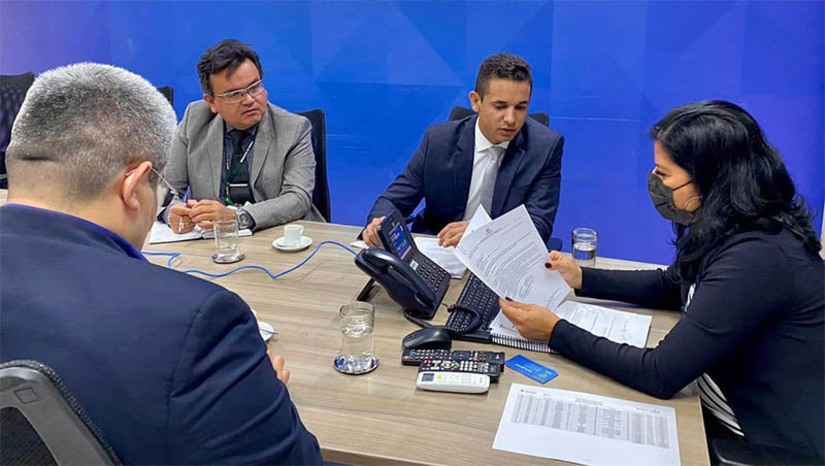 Imagem 1 - Prefeito de Mossoró cumpre agenda em Brasília; Allyson pleiteia recursos para obras em vários bairros. Entre as pautas que serão discutidas pelo gestor municipal em reuniões na capital federal, estão a liberação de recursos para obras federais que estão paralisadas, como a pavimentação intertravada na Alameda dos Cajueiros e Parque Universitário, além da liberação de recursos para obras de pavimentação do Conjunto Novo, Sumaré, Aeroporto e Bela Vista. Imagem 1 - Prefeito de Mossoró cumpre agenda em Brasília; Allyson pleiteia recursos para obras em vários bairros. Entre as pautas que serão discutidas pelo gestor municipal em reuniões na capital federal, estão a liberação de recursos para obras federais que estão paralisadas, como a pavimentação intertravada na Alameda dos Cajueiros e Parque Universitário, além da liberação de recursos para obras de pavimentação do Conjunto Novo, Sumaré, Aeroporto e Bela Vista.