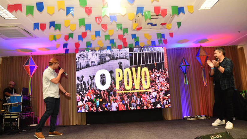 Imagem 1 - PMM lança o Mossoró Cidade Junina 2023 em Natal e confirma datas dos shows. O evento aconteceu na manhã desta quinta-feira (20), no Sesc Rio Branco, em Natal, reunindo a imprensa mossoroense e da capital, além de representantes do setores de turismo e comércio, que devem ser os maiores beneficiados pela grandiosidade do MCJ. Ao final do evento, o prefeito Allyson Bezerra informou as datas nas quais acontecerão as apresentações das atrações que já foram confirmadas para o MCJ 2023, nos dois maiores polos de shows. Imagem 1 - PMM lança o Mossoró Cidade Junina 2023 em Natal e confirma datas dos shows. O evento aconteceu na manhã desta quinta-feira (20), no Sesc Rio Branco, em Natal, reunindo a imprensa mossoroense e da capital, além de representantes do setores de turismo e comércio, que devem ser os maiores beneficiados pela grandiosidade do MCJ. Ao final do evento, o prefeito Allyson Bezerra informou as datas nas quais acontecerão as apresentações das atrações que já foram confirmadas para o MCJ 2023, nos dois maiores polos de shows.