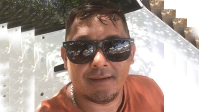 Imagem 1 - Arlon Wellington Américo da Silva, de 37 anos, estava se deslocando numa motocicleta da região do Campus Central da UERN na direção do Centro de Mossoró. Ao passar pelo rotatória da BR 110, perdeu o controle da moto e caiu. O ITEP removeu o corpo para exames e definir a causa da morte. A Prefeitura Municipal de Mossoró divulgou nota de pesar, expressando condolências à família do prefeito Allyson Bezerra. Imagem 1 - Arlon Wellington Américo da Silva, de 37 anos, estava se deslocando numa motocicleta da região do Campus Central da UERN na direção do Centro de Mossoró. Ao passar pelo rotatória da BR 110, perdeu o controle da moto e caiu. O ITEP removeu o corpo para exames e definir a causa da morte. A Prefeitura Municipal de Mossoró divulgou nota de pesar, expressando condolências à família do prefeito Allyson Bezerra.