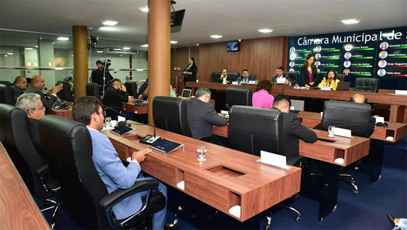 Imagem 1 - Câmara realiza audiência para debater a LDO de Mossoró nesta quinta, 27. Previsto no Projeto de Lei Ordinária do Executivo 52/2023, a LDO lança as bases para a Lei Orçamentária Anual (LOA), a ser aprovada no final do ano. Na audiência pública, representantes da Prefeitura apresentarão a síntese do projeto. Também ficarão à disposição para tirar eventuais dúvidas. Além de vereadores e vereadoras, participarão representantes da sociedade civil organizada. A reunião objetiva dar transparência à análise da LDO. Imagem 1 - Câmara realiza audiência para debater a LDO de Mossoró nesta quinta, 27. Previsto no Projeto de Lei Ordinária do Executivo 52/2023, a LDO lança as bases para a Lei Orçamentária Anual (LOA), a ser aprovada no final do ano. Na audiência pública, representantes da Prefeitura apresentarão a síntese do projeto. Também ficarão à disposição para tirar eventuais dúvidas. Além de vereadores e vereadoras, participarão representantes da sociedade civil organizada. A reunião objetiva dar transparência à análise da LDO.