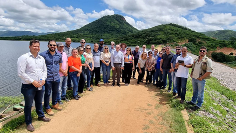 Imagem 1 - Também passaram pela restauração da RN 233, trecho da BR 304 a BR 266, em Campo Grande. Também conheceram o funcionamento de projetos sociais, entregaram casas reconstruídas em Lucrécia. No Seridó, a missão do Banco Mundial acompanhada com secretários do Governo Fátima Bezerra, conheceram a produção de popa e também de mel de abelha Imagem 1 - Também passaram pela restauração da RN 233, trecho da BR 304 a BR 266, em Campo Grande. Também conheceram o funcionamento de projetos sociais, entregaram casas reconstruídas em Lucrécia. No Seridó, a missão do Banco Mundial acompanhada com secretários do Governo Fátima Bezerra, conheceram a produção de popa e também de mel de abelha