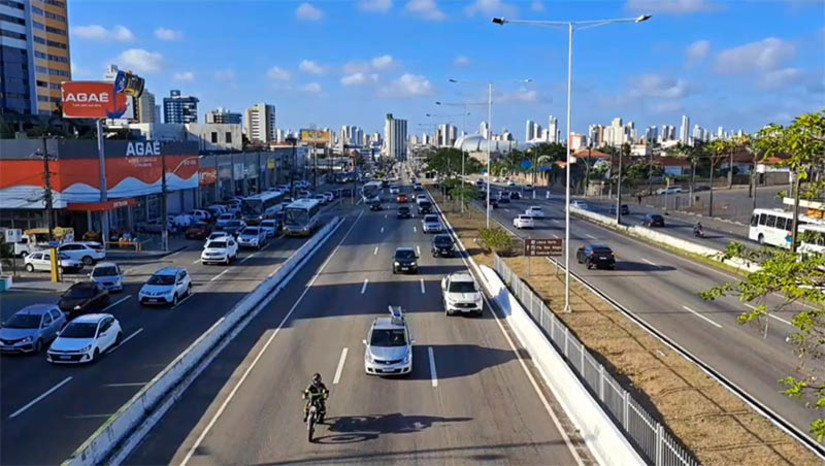 Imagem 1 -  Débitos de IPVA no RN podem ser renegociados de forma parcelada em até 12 vezes. A negociação vale para débitos inscritos ou não na Dívida Ativa do Estado e ocorre de forma simplificada, podendo ser feita até virtualmente, usando aplicativo de mensagens. A regularização evita dores de cabeça caso o veículo seja abordado em uma fiscalização. Além disso, o valor devido acaba sofrendo a incidência de juros e multa de mora, assim como a inscrição dos débitos em dívida ativa, podendo até ter o veículo aprendido. 