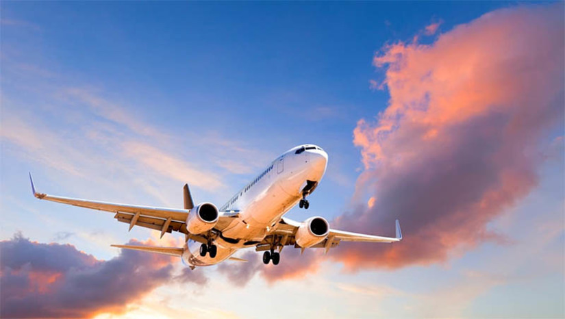 Imagem 1 -  [COLUNA ESPLANADA] A retomada do mercado aéreo pós-pandemia, a ainda fraca malha aérea para o interior e o plano de concessão federal de aeroportos motivaram grandes e médias companhias estrangeiras a visarem slots – nos terminais de capitais – e rotas domésticas brasileiras. em eventual parceria com empresas nacionais. A Agência Nacional de Aviação Civil já tem pedidos, mas avisa que ainda não pode divulgá-los. Nem tudo vai mal na Venezuela, por exemplo. Uma mediana companhia aérea vai lançar um voo entre Caracas e Manaus ainda neste ano. Já entrou com processo na ANAC.