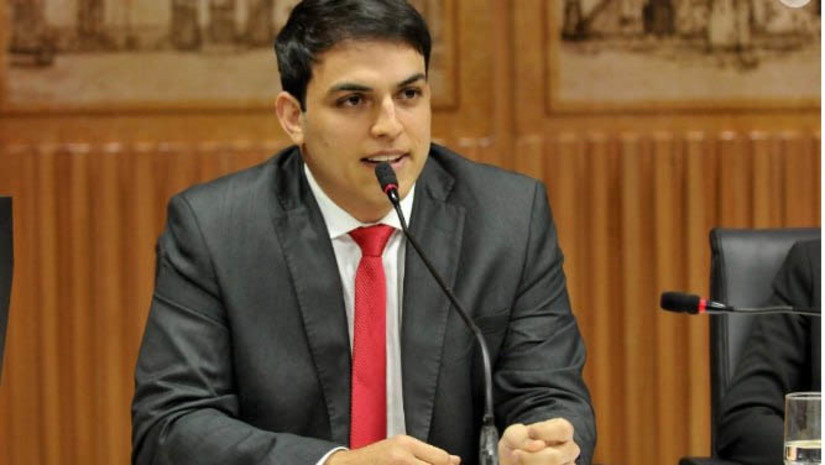 Imagem 1 -  Ex-vereador de Natal e mais 4 pessoas são condenadas por desvio de verbas públicas. Os réus, o ex-vereador Maurício Gurgel; o ex-assessor parlamentar, Leandro Prudêncio; a contadora Aurenísia Celestino Figueiredo Brandão; o advogado Cid Celestino Figueiredo Souza; e o empresário Sidney Rodrigues dos Santos, foram denunciados pelo MPRN e condenados pela Justiça Estadual. Segundo o MPRN, cada um a seu modo protagonizou um esquema de desvio de recursos públicos no montante de R$ 569.900,89 da Câmara Municipal de Natal, a partir dos valores que eram disponibilizados como verba de gabinete ao então vereador. Os crimes ocorreram entre janeiro de 2009 e novembro de 2011.