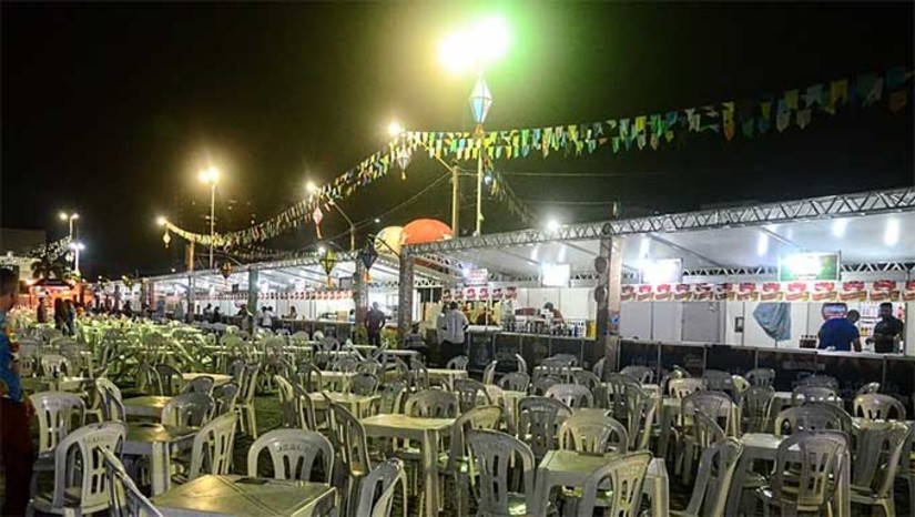 Imagem 1 - Inicia nesta segunda-feira o cadastramento de vendedores para os polos do MCJ 2023. O procedimento é voltado para comerciantes que utilizem quiosques, barracas, trailers, food truck, entre outras estruturas e equipamentos nos polos que integram os eventos. De 8 a 15 de maio serão realizados os cadastros para os polos: Estação das Artes, Praça de Alimentação, Polo Cidadela, Arena das Quadrilhas e o novo polo “Arraiá do Povo”. Os interessados deverão ficar atentos aos prazos de cadastramento para cada polo. Imagem 1 - Inicia nesta segunda-feira o cadastramento de vendedores para os polos do MCJ 2023. O procedimento é voltado para comerciantes que utilizem quiosques, barracas, trailers, food truck, entre outras estruturas e equipamentos nos polos que integram os eventos. De 8 a 15 de maio serão realizados os cadastros para os polos: Estação das Artes, Praça de Alimentação, Polo Cidadela, Arena das Quadrilhas e o novo polo “Arraiá do Povo”. Os interessados deverão ficar atentos aos prazos de cadastramento para cada polo.
