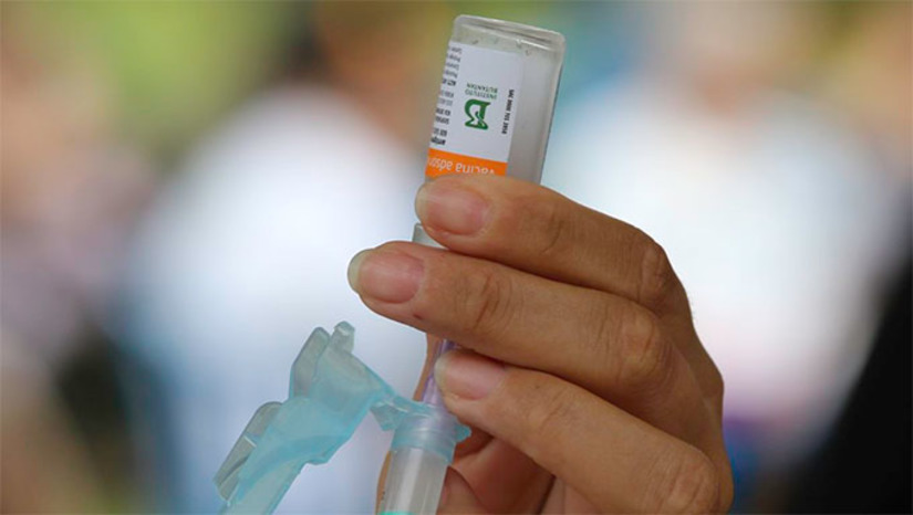 Imagem 1 - A equipe de vacinadores estará no equipamento das 7h30 às 11h30. A população mossoroense poderá se imunizar contra a Covid-19 (monovalente e bivalente), Influenza, febre amarela e vacinas de rotina. Coordenador de Imunizações do município, Etevaldo Lima destaca a importância da ação. “É uma oportunidade que a população mossoroense tem de atualizar sua situação vacinal. É de extrema importância essas ações serem realizadas para que a gente possa estar oportunizando e facilitando o acesso da população aos imunizantes”. Imagem 1 - A equipe de vacinadores estará no equipamento das 7h30 às 11h30. A população mossoroense poderá se imunizar contra a Covid-19 (monovalente e bivalente), Influenza, febre amarela e vacinas de rotina. Coordenador de Imunizações do município, Etevaldo Lima destaca a importância da ação. “É uma oportunidade que a população mossoroense tem de atualizar sua situação vacinal. É de extrema importância essas ações serem realizadas para que a gente possa estar oportunizando e facilitando o acesso da população aos imunizantes”.