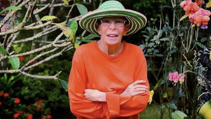 Imagem 1 - Rainha do Rock Nacional, Rita Lee morre aos 75 anos. A morte da cantora foi confirmada pela família, por meio de uma nota publicada nas redes sociais dela. "Comunicamos o falecimento de Rita Lee, em sua residência, em São Paulo, capital, no final da noite de ontem, cercada de todo o amor de sua família, como sempre desejou". O velório será aberto ao público, no Planetário do Parque Ibirapuera, na quarta-feira (10), das 10h às 17h. Imagem 1 - Rainha do Rock Nacional, Rita Lee morre aos 75 anos. A morte da cantora foi confirmada pela família, por meio de uma nota publicada nas redes sociais dela. "Comunicamos o falecimento de Rita Lee, em sua residência, em São Paulo, capital, no final da noite de ontem, cercada de todo o amor de sua família, como sempre desejou". O velório será aberto ao público, no Planetário do Parque Ibirapuera, na quarta-feira (10), das 10h às 17h.