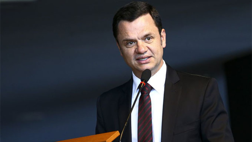 Imagem 1 - O ex-ministro da Justiça estava preso desde 14 janeiro deste ano acusado de envolvimento nos atos criminosos de 8 de janeiro contra os três poderes em Brasília. Moraes também determinou que o ex-ministro deverá cumprir recolhimento domiciliar no período noturno e aos finais de semana. No despacho, o magistrado também determinou que Torres está proibido de usar as redes sociais, além de ter cancelado seu porte de armas e proibido a sua comunicação com os demais investigados. Imagem 1 - O ex-ministro da Justiça estava preso desde 14 janeiro deste ano acusado de envolvimento nos atos criminosos de 8 de janeiro contra os três poderes em Brasília. Moraes também determinou que o ex-ministro deverá cumprir recolhimento domiciliar no período noturno e aos finais de semana. No despacho, o magistrado também determinou que Torres está proibido de usar as redes sociais, além de ter cancelado seu porte de armas e proibido a sua comunicação com os demais investigados.