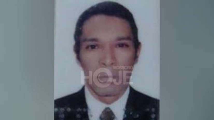 Imagem 1 - Peritos identificam corpo encontrado no Sítio Cigano e confirmam homicídio. O corpo foi encontrado por volta das 19h30 desta quinta-feira (11), em um matagal. A vítima foi identificada apenas no Itep. Trata-se de Raimundo da Silva, de 51 anos. Ainda de acordo com perícia, a vítima foi assassinada com disparos de arma de fogo. A Delegacia de Homicídios e Proteção à Pessoa de Mossoró vai aguardar o laudo do Itep para instaurar o inquérito e iniciar as investigações. Imagem 1 - Peritos identificam corpo encontrado no Sítio Cigano e confirmam homicídio. O corpo foi encontrado por volta das 19h30 desta quinta-feira (11), em um matagal. A vítima foi identificada apenas no Itep. Trata-se de Raimundo da Silva, de 51 anos. Ainda de acordo com perícia, a vítima foi assassinada com disparos de arma de fogo. A Delegacia de Homicídios e Proteção à Pessoa de Mossoró vai aguardar o laudo do Itep para instaurar o inquérito e iniciar as investigações.