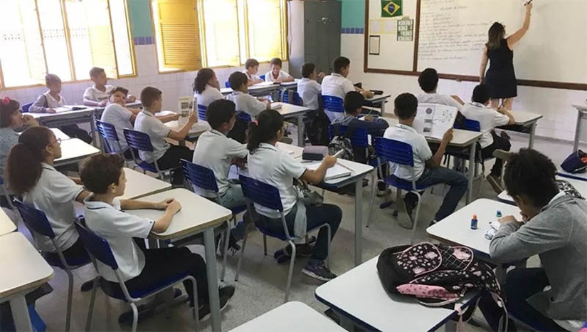 Imagem 1 -  Educação do RN será beneficiada com abertura de novas vagas em escolas de tempo integral . O Ministério da Educação irá repassar R$ 4 bilhões a estados e municípios para ampliação das vagas em tempo integral. O anúncio foi feito pelo presidente Lula, em Fortaleza. Ainda segundo o MEC, os recursos serão transferidos levando em consideração a quantidade de matrículas pactuadas entre a pasta federal e as gestões estaduais e municipais, por meio do SIMEC. O RN aguarda a publicação de decreto federal e orientações técnicas do programa para que sejam projetados número de novas vagas e quais escolas serão beneficiadas com esta ação. Neste ano, 25 mil estudantes potiguares têm acesso à educação estadual em tempo integral, em 150 escolas de ensinos fundamental e médio que ofertam a modalidade.