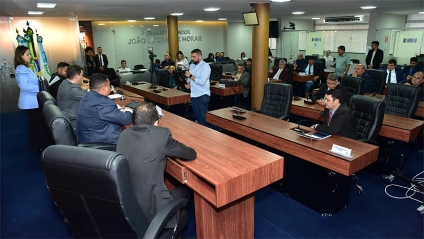 Imagem 1 -  Câmara aprova adequação em lei de empréstimo da Prefeitura de Mossoró. Legislativo realizou sessão extraordinária na tarde desta quarta-feira (17). A proposta aprovada insere na lei, como garantia da operação de crédito a ser contratada pelo Município, cotas do Imposto sobre a Circulação de Mercadorias e Serviços (ICMS) e/ou Fundo de Participação dos Municípios (FPM) até o limite suficiente para pagamento das prestações e demais encargos decorrentes do financiamento.