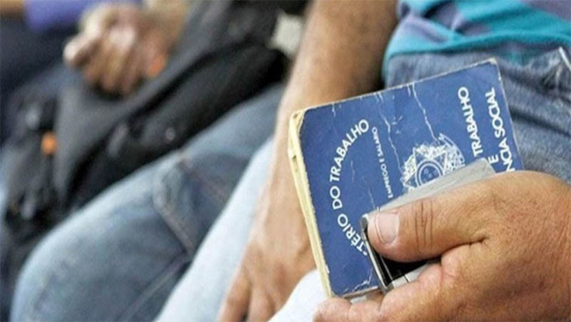 Imagem 1 - Taxa de desocupação no RN no primeiro trimestre de 2023 foi de 12,1%, quarta maior do país. Esse resultado leva o estado potiguar ao ranking dos que possuem as maiores taxas de desocupação do país. Bahia, Pernambuco e Amapá ocupam os três primeiros lugares no ranking com 14,4%, 14,1% e 12,2% respectivamente, seguidos do RN que ficou com o quarto lugar. As menores taxas ficaram com Rondônia (3,2%), Santa Catarina (3,8%) e Mato Grosso (4,5%). Os dados são da Pesquisa Nacional por Amostra de Domicílios (PNAD) Contínua trimestral, divulgada hoje (18) pelo IBGE. Esse é o primeiro aumento da taxa de desocupação depois de uma série de três trimestres em queda. Imagem 1 - Taxa de desocupação no RN no primeiro trimestre de 2023 foi de 12,1%, quarta maior do país. Esse resultado leva o estado potiguar ao ranking dos que possuem as maiores taxas de desocupação do país. Bahia, Pernambuco e Amapá ocupam os três primeiros lugares no ranking com 14,4%, 14,1% e 12,2% respectivamente, seguidos do RN que ficou com o quarto lugar. As menores taxas ficaram com Rondônia (3,2%), Santa Catarina (3,8%) e Mato Grosso (4,5%). Os dados são da Pesquisa Nacional por Amostra de Domicílios (PNAD) Contínua trimestral, divulgada hoje (18) pelo IBGE. Esse é o primeiro aumento da taxa de desocupação depois de uma série de três trimestres em queda.