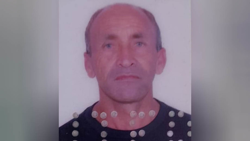 Imagem 1 - Idoso é assassinado a tiros em via pública, no município de Grossos. O crime aconteceu no final da manhã desta segunda-feira (22). A vítima foi identificada como Antônio Carlos de Oliveira, de 63 anos, conhecido como Galeguinho. De acordo com informações do delegado Raphael Laboissiere, o homem estava parado em via pública, no Centro da cidade, quando outro, em uma motocicleta, se aproximou e desferiu vários disparos contra ele. Antônio morreu no local. Ainda segundo o delegado, a vítima não tinha antecedentes criminais. Um inquérito será instaurado para investigar o crime. Imagem 1 - Idoso é assassinado a tiros em via pública, no município de Grossos. O crime aconteceu no final da manhã desta segunda-feira (22). A vítima foi identificada como Antônio Carlos de Oliveira, de 63 anos, conhecido como Galeguinho. De acordo com informações do delegado Raphael Laboissiere, o homem estava parado em via pública, no Centro da cidade, quando outro, em uma motocicleta, se aproximou e desferiu vários disparos contra ele. Antônio morreu no local. Ainda segundo o delegado, a vítima não tinha antecedentes criminais. Um inquérito será instaurado para investigar o crime.