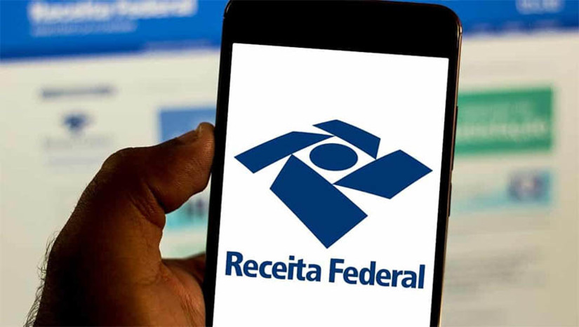 Imagem 1 - Receita Federal recebeu 41.151.515 declarações referentes do Imposto de Renda 2023. O prazo para realizar a declaração terminou às 23h59 desta quarta-feira (31). A partir de agora, aqueles que eram obrigados a entregar a declaração, mas não o fizeram dentro do prazo, estarão sujeitos a multas. O valor da multa é de 1% ao mês, calculado sobre o valor do imposto de renda devido, com limite máximo de 20% do valor do imposto de renda. A multa mínima aplicada é de R$ 165,74. Imagem 1 - Receita Federal recebeu 41.151.515 declarações referentes do Imposto de Renda 2023. O prazo para realizar a declaração terminou às 23h59 desta quarta-feira (31). A partir de agora, aqueles que eram obrigados a entregar a declaração, mas não o fizeram dentro do prazo, estarão sujeitos a multas. O valor da multa é de 1% ao mês, calculado sobre o valor do imposto de renda devido, com limite máximo de 20% do valor do imposto de renda. A multa mínima aplicada é de R$ 165,74.