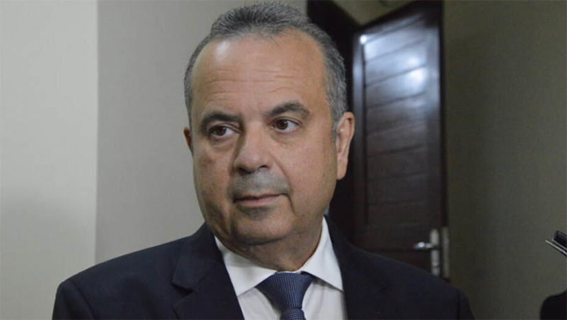 Imagem 1 -  Rogério Marinho é condenado a perda de mandato por ação de improbidade administrativa. A ação investiga um suposto esquema de nomeação de cargos fantasmas na Câmara Municipal de Natal, na época em que Marinho foi vereador e presidente da Casa. O congressista foi condenado à perda da função pública, suspensão dos direitos políticos por oito anos, pagamento de multa civil, além de ficar proibido de contratar com o poder público ou receber benefícios ou incentivos fiscais ou creditícios pelo prazo de oito anos. A decisão de primeiro grau foi proferida pelo juiz Bruno Montenegro Ribeiro Dantas, da 6ª Vara da Fazenda Pública de Natal. O senador poderá recorrer da decisão, que não tem efeitos imediatos.