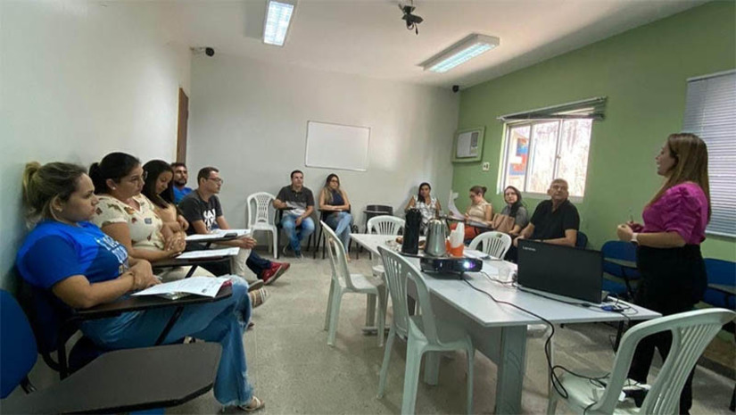 Imagem 1 - Prefeitura amplia equipe da Ouvidoria para realização da consulta popular sobre o MCJ 2023. Ao todo serão feitas duas mil entrevistas distribuídas por todos os polos onde funcionarão os eventos da festa, tais como: Estação das Artes, Arraiá do Povo, Polo Antônio Francisco, Arena das Quadrilhas, Circo do Forró, Cidadela, entre outros. De acordo com Janaína Holanda, ouvidora-geral, em cada polo serão avaliados aspectos como: atrações, segurança, limpeza, estrutura, serviços oferecidos e outros, buscando sempre captar a percepção que cada entrevistado teve do evento, seja no polo específico, seja na avaliação geral do MCJ. Imagem 1 - Prefeitura amplia equipe da Ouvidoria para realização da consulta popular sobre o MCJ 2023. Ao todo serão feitas duas mil entrevistas distribuídas por todos os polos onde funcionarão os eventos da festa, tais como: Estação das Artes, Arraiá do Povo, Polo Antônio Francisco, Arena das Quadrilhas, Circo do Forró, Cidadela, entre outros. De acordo com Janaína Holanda, ouvidora-geral, em cada polo serão avaliados aspectos como: atrações, segurança, limpeza, estrutura, serviços oferecidos e outros, buscando sempre captar a percepção que cada entrevistado teve do evento, seja no polo específico, seja na avaliação geral do MCJ.