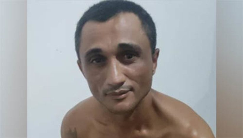 Imagem 1 - Suspeito de roubar e matar mototaxista em Olho D’água do Borges é preso em Areia BrancaO crime aconteceu na tarde desta segunda-feira (5). Valdecio Henrique da Câmara foi preso na noite do mesmo dia. De acordo com informações da Polícia Civil, o suspeito teria pego uma corrida na cidade de Patu, com o mototaxista Francisco Ferreira do Nascimento Filho, de 58 anos. Ao chegar nas proximidades de Olho D’água, ceifou a vida do mototaxista, desovou o corpo em um área de mata e fugiu na moto, em direção a Mossoró. Imagem 1 - Suspeito de roubar e matar mototaxista em Olho D’água do Borges é preso em Areia BrancaO crime aconteceu na tarde desta segunda-feira (5). Valdecio Henrique da Câmara foi preso na noite do mesmo dia. De acordo com informações da Polícia Civil, o suspeito teria pego uma corrida na cidade de Patu, com o mototaxista Francisco Ferreira do Nascimento Filho, de 58 anos. Ao chegar nas proximidades de Olho D’água, ceifou a vida do mototaxista, desovou o corpo em um área de mata e fugiu na moto, em direção a Mossoró.