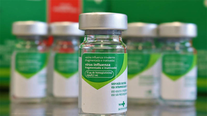 Imagem 1 -  43,3 milhões de doses de vacinas contra a gripe já foram aplicadas no Brasil. Nesta sexta-feira (9), Dia Mundial da Imunização, o Ministério da Saúde reforça que a vacinação é fundamental antes da chegada do inverno, já que esta é a estação do ano com maior circulação dos vírus da influenza. Apesar do encerramento da campanha nacional no fim de maio, a orientação do Ministério da Saúde é para que estados e municípios estendam a vacinação enquanto tiverem doses disponíveis. A recomendação é para que a população consulte as informações locais para saber onde se vacinar.