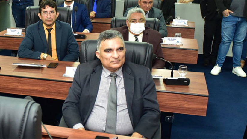 Imagem 1 -  Anuncio deve ser feito nesta terça-feira, 13, em pronunciamento no Tribuna da Câmara Municipal de Mossoró. Francisco Carlos, que também é professor universitário, fala em respeito e também num novo modelo de fazer politica que conheceu com a gestão Allyson Bezerra