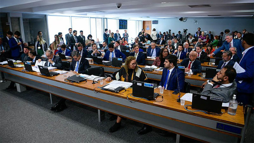 Imagem 1 - Anderson Torres, Mauro Cid, Augusto Heleno e mais 33 pessoas serão convocadas a depor na CMPI do 8 de janeiro. Todos irão depor na condição de testemunha. A reunião no Senado, que definiu os nomes dos convocados, nesta terça-feira (13), foi marcada pelos primeiros embates entre governistas e oposição sobre os critérios e procedimentos a serem adotados no curso da investigação. De acordo com o presidente da comissão, deputado Arthur Maia (União-BA), ainda não há qualquer acordo para o início das oitivas e nem sobre quem serão os primeiros depoentes. Centenas de requerimentos com pedidos de informações e acesso a imagens também foram aprovados. Entre eles, relatórios da Abin com alertas sobre os riscos de ataques no dia 8 de janeiro. Imagem 1 - Anderson Torres, Mauro Cid, Augusto Heleno e mais 33 pessoas serão convocadas a depor na CMPI do 8 de janeiro. Todos irão depor na condição de testemunha. A reunião no Senado, que definiu os nomes dos convocados, nesta terça-feira (13), foi marcada pelos primeiros embates entre governistas e oposição sobre os critérios e procedimentos a serem adotados no curso da investigação. De acordo com o presidente da comissão, deputado Arthur Maia (União-BA), ainda não há qualquer acordo para o início das oitivas e nem sobre quem serão os primeiros depoentes. Centenas de requerimentos com pedidos de informações e acesso a imagens também foram aprovados. Entre eles, relatórios da Abin com alertas sobre os riscos de ataques no dia 8 de janeiro.