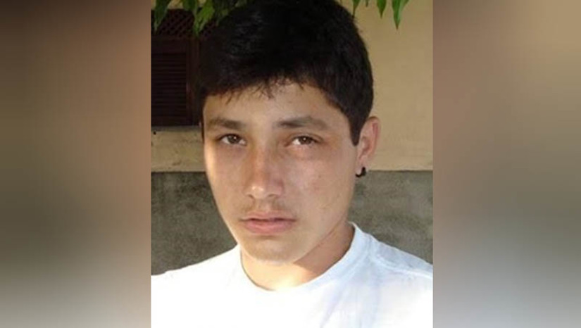 Imagem 1 -  Polícia registra homicídio no Assentamento Catarina, na zona rural do município de Apodi. A vítima foi identificada como Francisco Marcílio da Costa Lima, de 28 anos. O homem estava sentado em uma cadeira de balanço no quintal de casa, conversando no celular, no início da noite desta terça-feira (13). Familiares contaram à polícia que ouviram disparos e ao chegar ao local, já o encontraram sem vida. Marcílio passou anos preso por ter matado a ex-namorada, há cerca de 10 anos, também em Apodi. De acordo com o delegado Paulo Nilo, a vítima também era integrante de facção criminosa, mas ainda não há uma linha de investigação se o crime teria relação com algum desses fatos. 