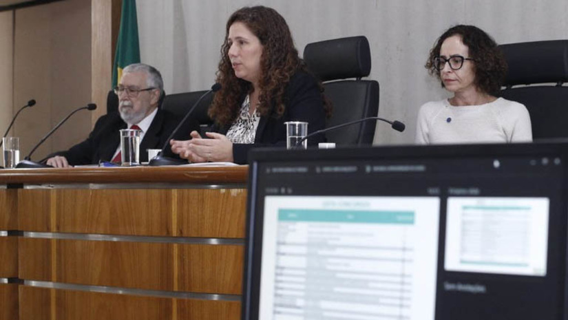 Imagem 1 - Governo Federal autoriza a abertura de concursos para 4.436 cargos efetivos . O anúncio foi feito nesta sexta-feira (16), pela ministra da Gestão e da Inovação em Serviços Públicos, Esther Dweck. Com os concursos já autorizados este ano, são ao todo 5.880 vagas abertas em 2023. Entre as áreas que serão autorizadas a fazer concurso estão Ministério da Agricultura e Pecuária, Ministério da Educação, Ministério de Relações Exteriores, Ministério de Minas e Energia, Ministério do Trabalho, Ministério da Saúde, além do próprio Ministério da Gestão; veja a lista completa dos concursos autorizados. Imagem 1 - Governo Federal autoriza a abertura de concursos para 4.436 cargos efetivos . O anúncio foi feito nesta sexta-feira (16), pela ministra da Gestão e da Inovação em Serviços Públicos, Esther Dweck. Com os concursos já autorizados este ano, são ao todo 5.880 vagas abertas em 2023. Entre as áreas que serão autorizadas a fazer concurso estão Ministério da Agricultura e Pecuária, Ministério da Educação, Ministério de Relações Exteriores, Ministério de Minas e Energia, Ministério do Trabalho, Ministério da Saúde, além do próprio Ministério da Gestão; veja a lista completa dos concursos autorizados.