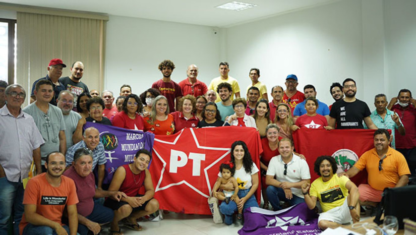 Imagem 1 - Na ocasião foi debatida a participação do partido no processo do Plano Plurianual (PPA) estadual que acontecerá dia 28 em Mossoró. A deputada estadual Isolda Dantas destacou a batalha pela prioridade da duplicação da BR 304, “É fundamental que estejamos unidos e engajados e engajadas nessa luta, em prol do desenvolvimento e da segurança viária do nosso estado”. A organização do Polo Oeste do PT, a relação com os partidos da federação e as estratégias para a eleição de 2024 também foram discutidas. Os participantes enfatizaram a importância de fortalecer diálogo com as demais legendas para construir uma estratégia política sólida e alcançar sucesso nas próximas eleições. Imagem 1 - Na ocasião foi debatida a participação do partido no processo do Plano Plurianual (PPA) estadual que acontecerá dia 28 em Mossoró. A deputada estadual Isolda Dantas destacou a batalha pela prioridade da duplicação da BR 304, “É fundamental que estejamos unidos e engajados e engajadas nessa luta, em prol do desenvolvimento e da segurança viária do nosso estado”. A organização do Polo Oeste do PT, a relação com os partidos da federação e as estratégias para a eleição de 2024 também foram discutidas. Os participantes enfatizaram a importância de fortalecer diálogo com as demais legendas para construir uma estratégia política sólida e alcançar sucesso nas próximas eleições.