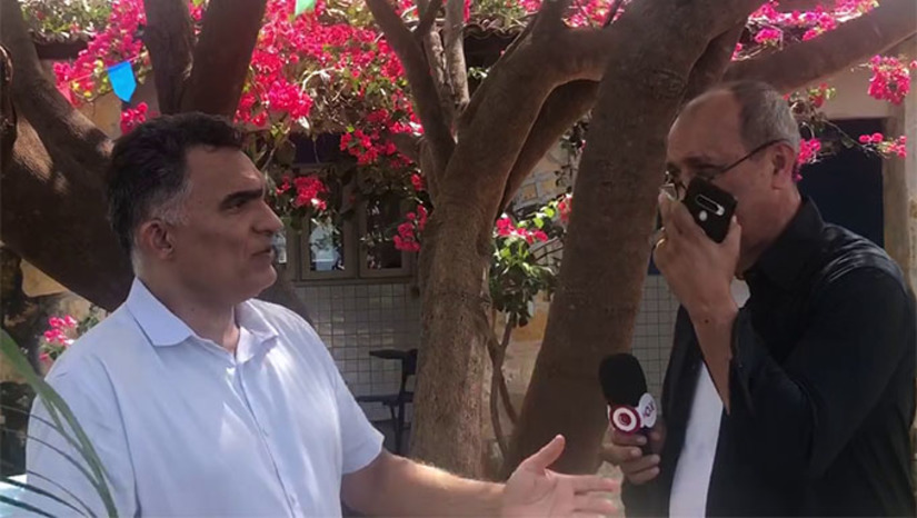 Imagem 1 - O professor/vereador Francisco Carlos disse que o primeiro problema do debate midiático que ocorre no momento sobre a PL 17 está na definição do conceito. “Não é tira direitos. No máximo, poderíamos está discutindo a amplitude do direito, ou seja, além ou não do que o servidor deseja”, explica Francisco Carlos, que também se mostra preocupado com o fato de existir 253 professores com atestado na Secretaria de Educação do município e, também, como a Prefeitura de Mossoró está conseguindo que as aulas aconteçam para não prejudicar os estudantes. Veja entrevista completa AQUI. Imagem 1 - O professor/vereador Francisco Carlos disse que o primeiro problema do debate midiático que ocorre no momento sobre a PL 17 está na definição do conceito. “Não é tira direitos. No máximo, poderíamos está discutindo a amplitude do direito, ou seja, além ou não do que o servidor deseja”, explica Francisco Carlos, que também se mostra preocupado com o fato de existir 253 professores com atestado na Secretaria de Educação do município e, também, como a Prefeitura de Mossoró está conseguindo que as aulas aconteçam para não prejudicar os estudantes. Veja entrevista completa AQUI.