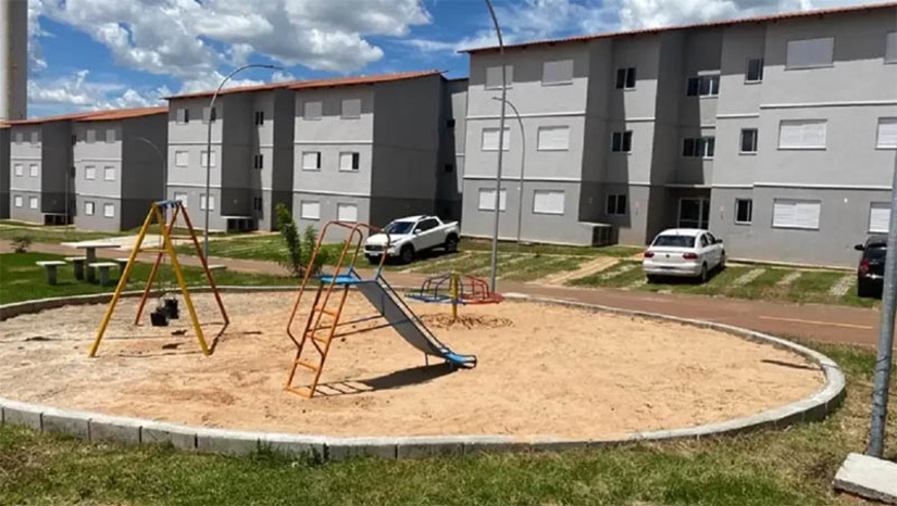 Imagem 1 - Conselho do FGTS decide aumentar o subsídio do Minha Casa Minha Vida e reduzir a taxa de juros. A decisão foi tomada nesta terça-feira (20), durante reunião do Conselho Curador do Fundo de Garantia por Tempo de Serviço (CCGFTS). A taxa de júros foi reduzida para famílias de baixa renda. O conselho também decidiu corrigir o valor dos imóveis que podem ser financiados com as regras do programa. Com a decisão, o subsídio para famílias de baixa renda nas faixas 1 (renda mensal de até R$ 2.640) e faixa 2 (até R$ 4,4 mil), passou de R$ 47,5 mil para até R$ 55 mil. Imagem 1 - Conselho do FGTS decide aumentar o subsídio do Minha Casa Minha Vida e reduzir a taxa de juros. A decisão foi tomada nesta terça-feira (20), durante reunião do Conselho Curador do Fundo de Garantia por Tempo de Serviço (CCGFTS). A taxa de júros foi reduzida para famílias de baixa renda. O conselho também decidiu corrigir o valor dos imóveis que podem ser financiados com as regras do programa. Com a decisão, o subsídio para famílias de baixa renda nas faixas 1 (renda mensal de até R$ 2.640) e faixa 2 (até R$ 4,4 mil), passou de R$ 47,5 mil para até R$ 55 mil.