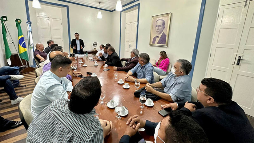 Imagem 1 -  Programa Mossoró Realiza: município assegura R$ 200 milhões para obras de infraestrutura. O recurso está garantido em contrato pela Caixa Econômica Federal e contempla grandes obras do Programa. Entre as principais a serem realizadas com os recursos estão obras de pavimentação, construção de pontes, asfaltamento de ruas, adutoras, escolas,  e a construção do camelódromo, no Centro da cidade. É importante destacar que a liberação do recurso foi aprovada pela Secretaria do Tesouro Nacional (STN), do Ministério da Fazenda, e se deu em tempo recorde, sem o apontamento de nenhuma diligência a ser realizada pelo município.