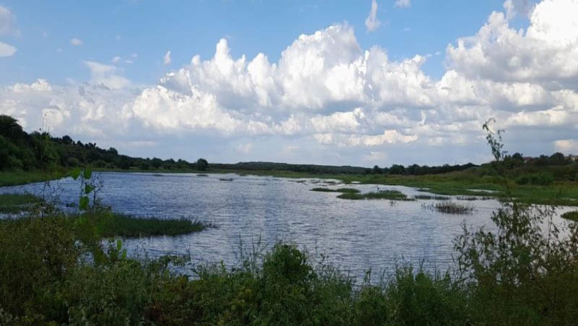 Imagem 1 - Jardim do Seridó volta a ser abastecida pela barragem Passagem das Traíras a partir desta sexta, 23. Jardim do Seridó vinha sendo abastecido pelo açude Boqueirão desde janeiro de 2023, mas diante do baixo volume do manancial, a Caern retorna a captação para Passagem das Traíras para diminuir a retirada de água do Boqueirão. A previsão é abastecer Jardim do Seridó pelos próximos cinco meses. Ainda segundo a Companhia, a mudança não altera o envio de água para a cidade que continua normalmente. Imagem 1 - Jardim do Seridó volta a ser abastecida pela barragem Passagem das Traíras a partir desta sexta, 23. Jardim do Seridó vinha sendo abastecido pelo açude Boqueirão desde janeiro de 2023, mas diante do baixo volume do manancial, a Caern retorna a captação para Passagem das Traíras para diminuir a retirada de água do Boqueirão. A previsão é abastecer Jardim do Seridó pelos próximos cinco meses. Ainda segundo a Companhia, a mudança não altera o envio de água para a cidade que continua normalmente.